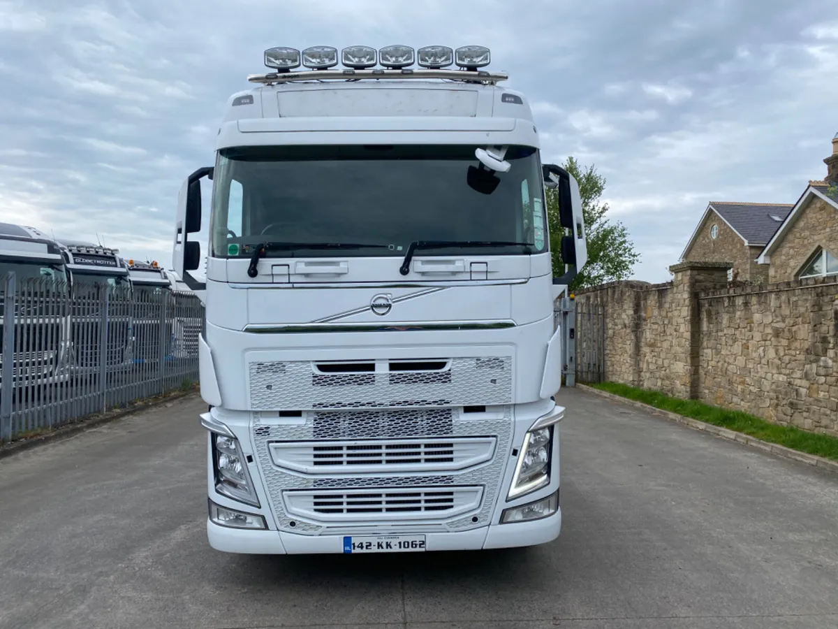 2014 Volvo FH460 6x2 Globetrotter - Image 2