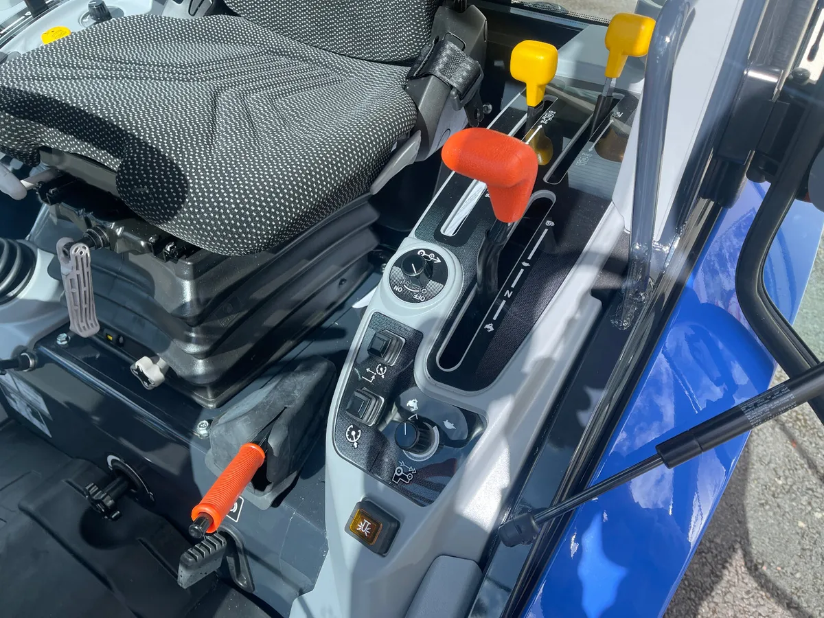 ISEKI TH5420 40hp Compact Tractor - Image 4