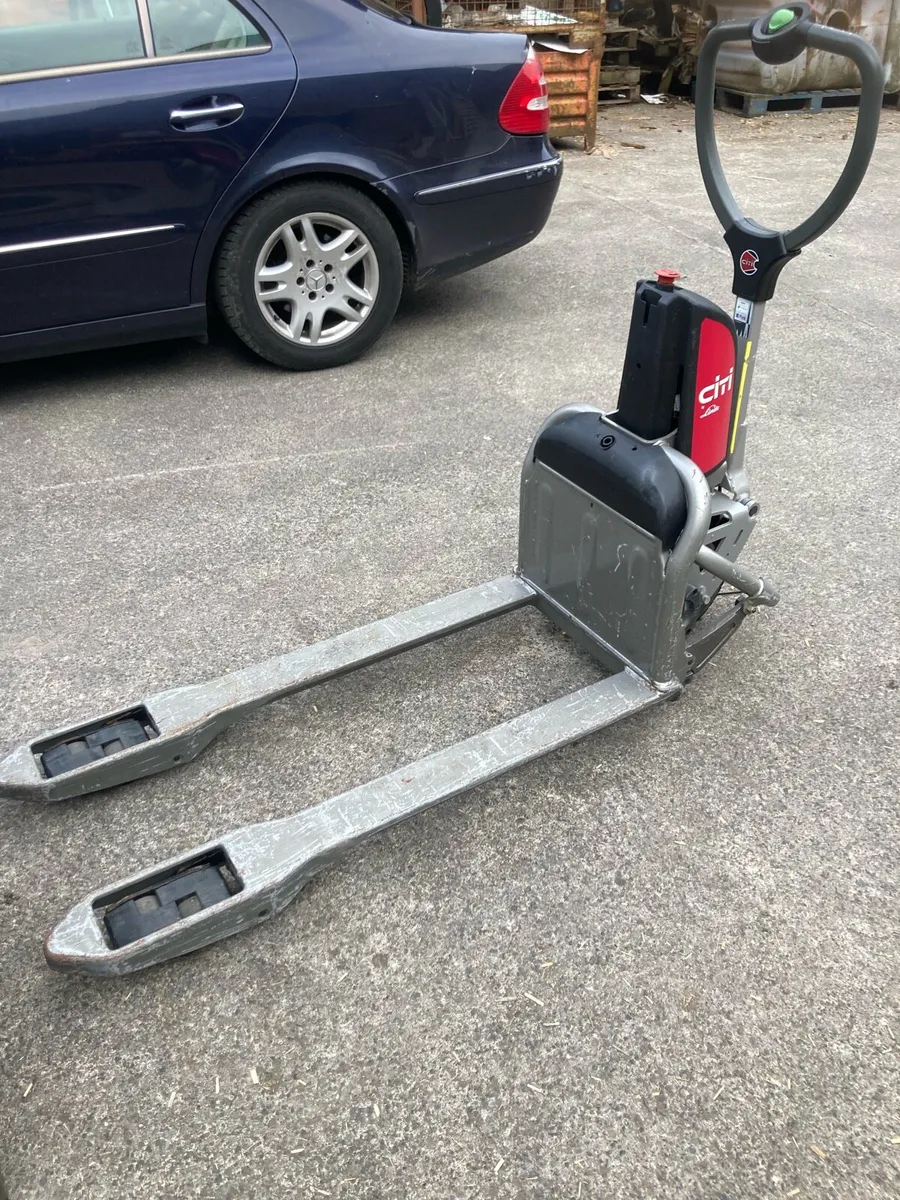 Linde Battery Pallet Truck - Image 1