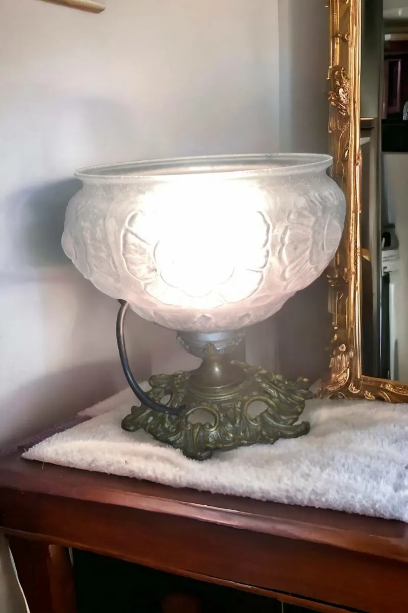 Beautiful Art Noveau blue glass and brass lamp - Image 3