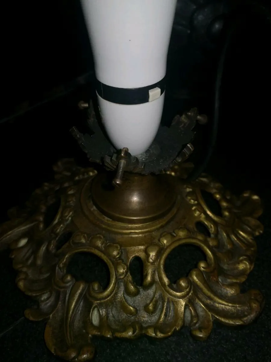 Beautiful Art Noveau blue glass and brass lamp - Image 4