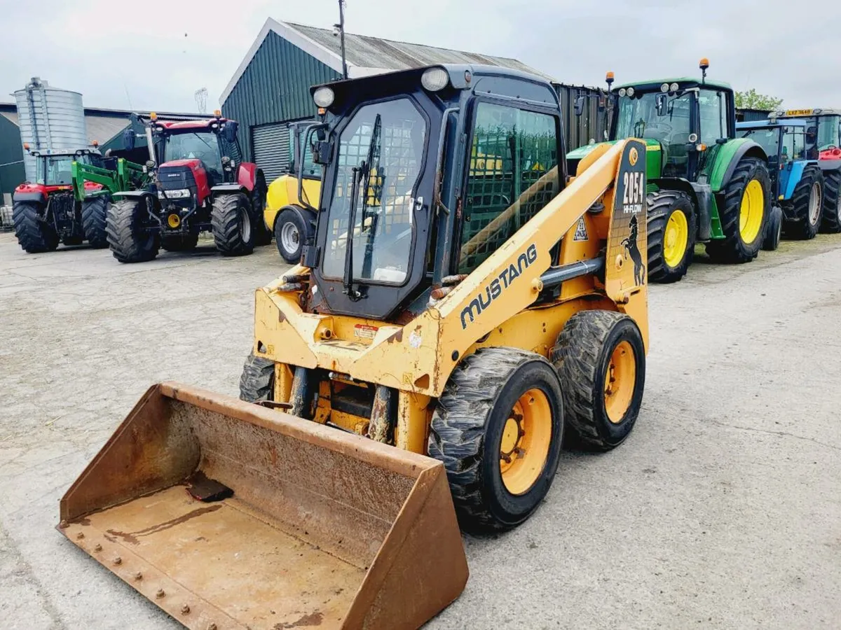 Mustang 2054 only 1200 hours - Image 3