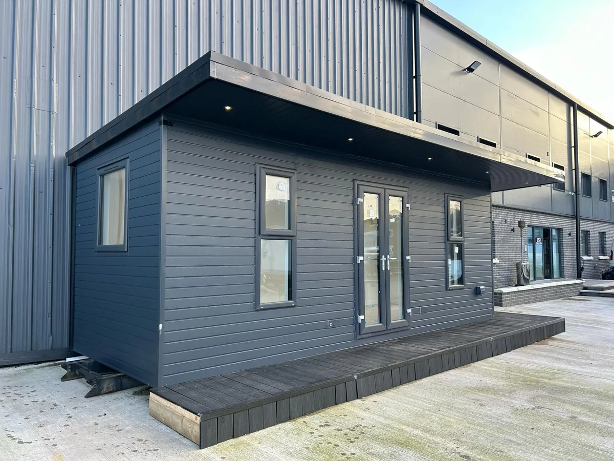 21FT X 7FT MOBILE OFFICE UNIT - Image 1