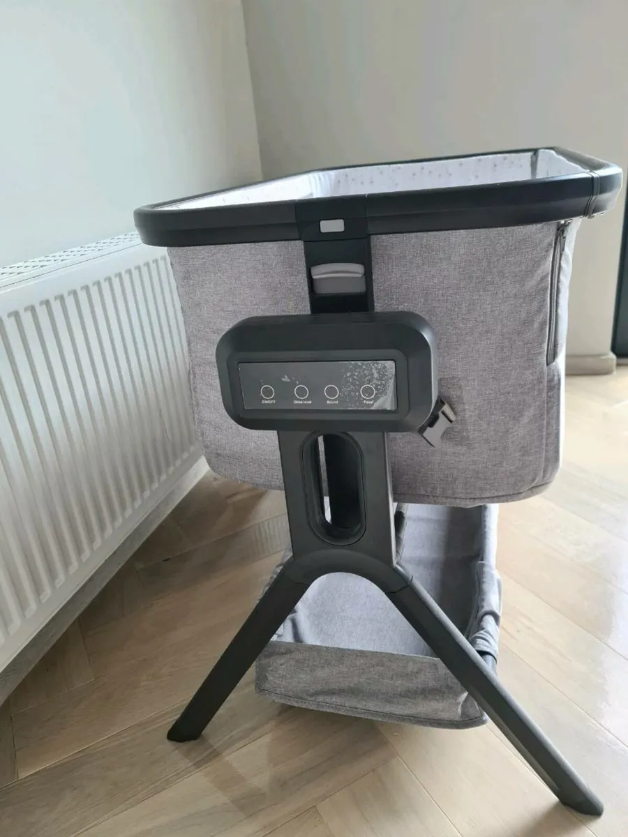 Baby Elegance Co Glide Electric Bedside Baby Crib - Image 2