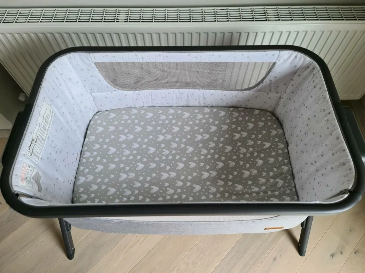 Baby Elegance Co Glide Electric Bedside Baby Crib - Image 3