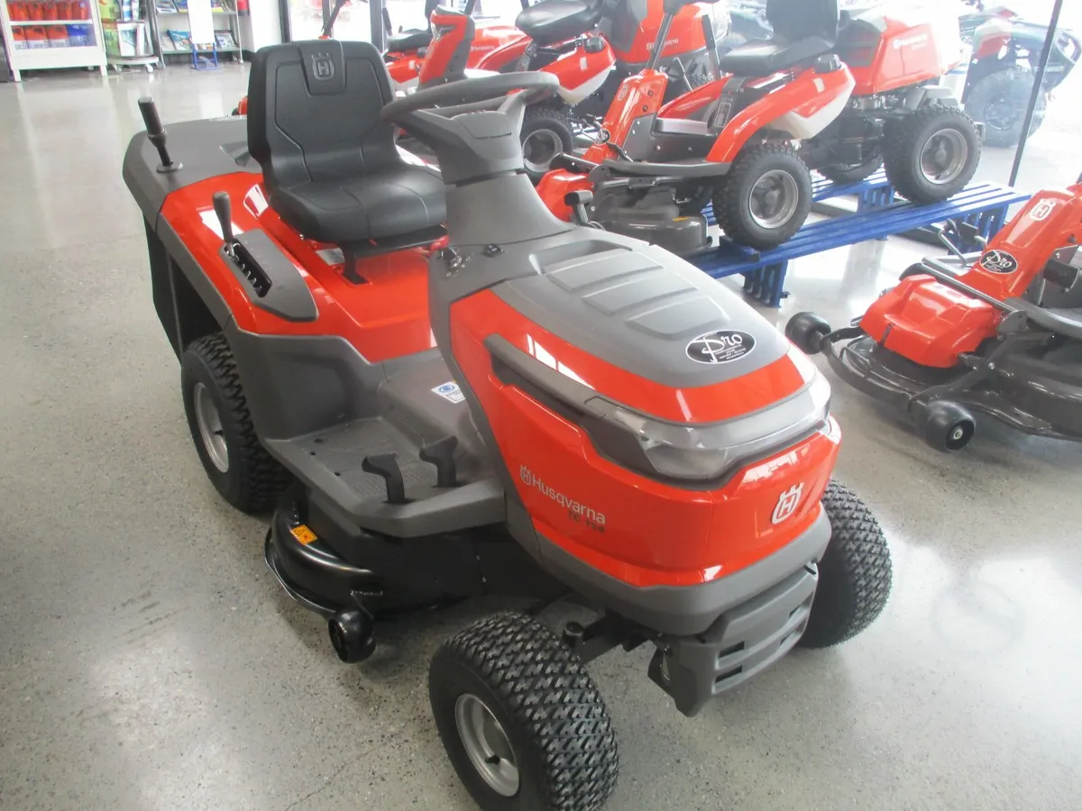 Husqvarna tractor  mower TC 114 - Image 1
