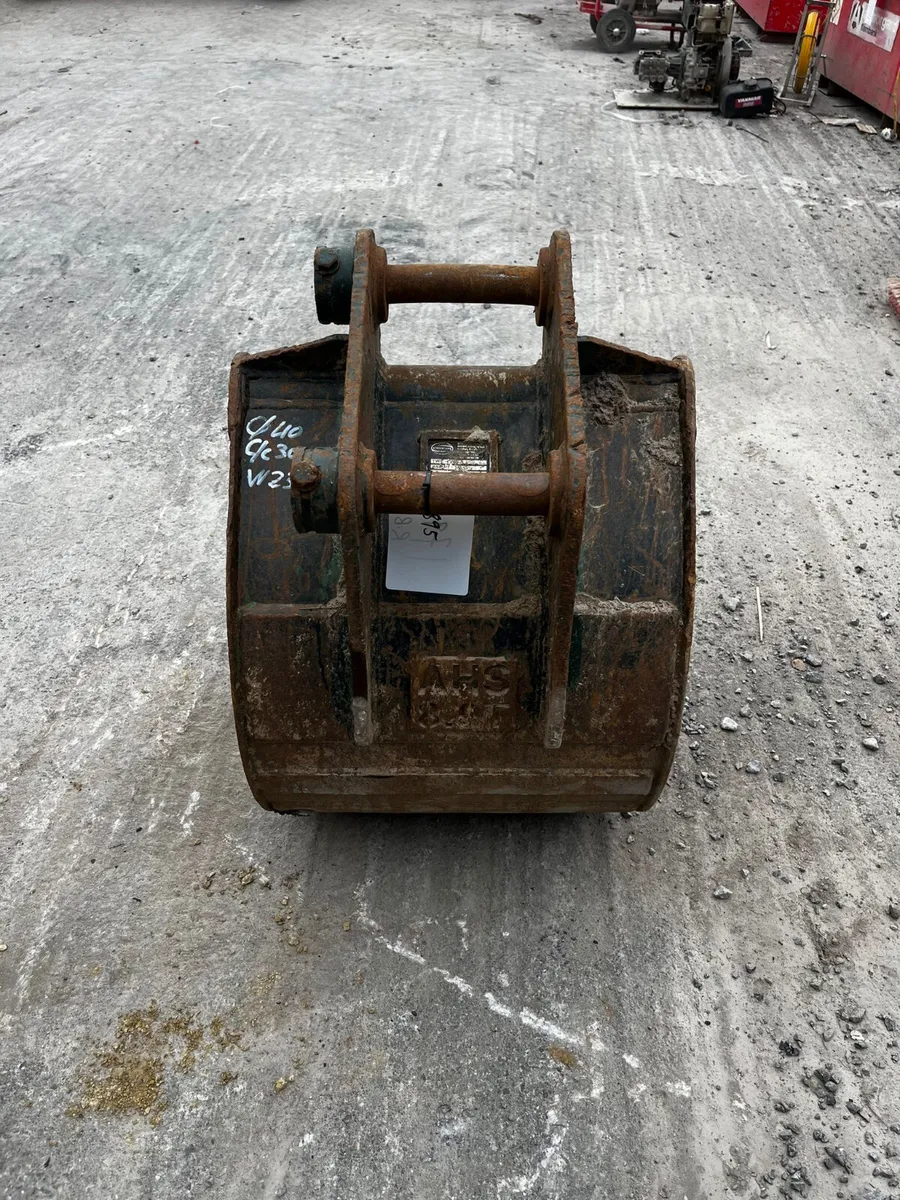 24” Digger Bucket 45MM Pins - Image 3