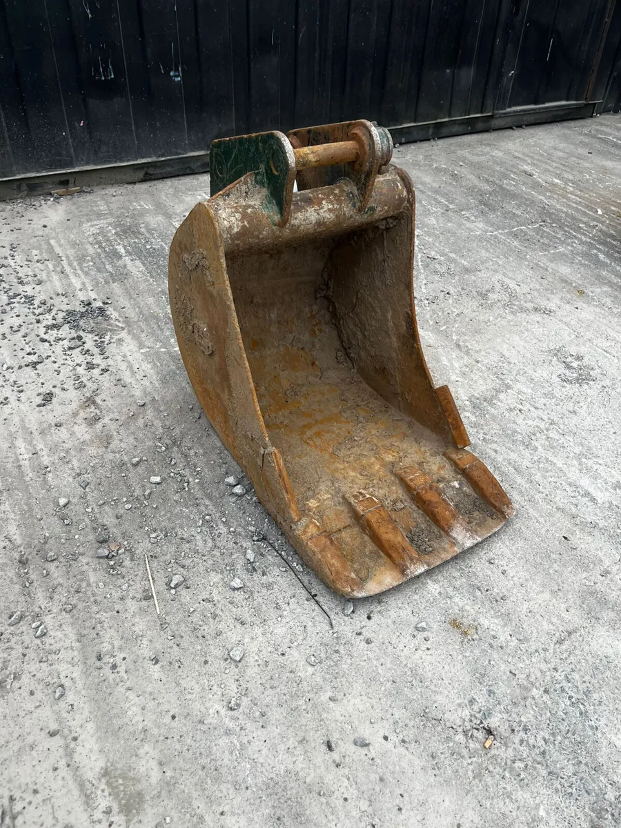 24” Digger Bucket 45MM Pins - Image 1