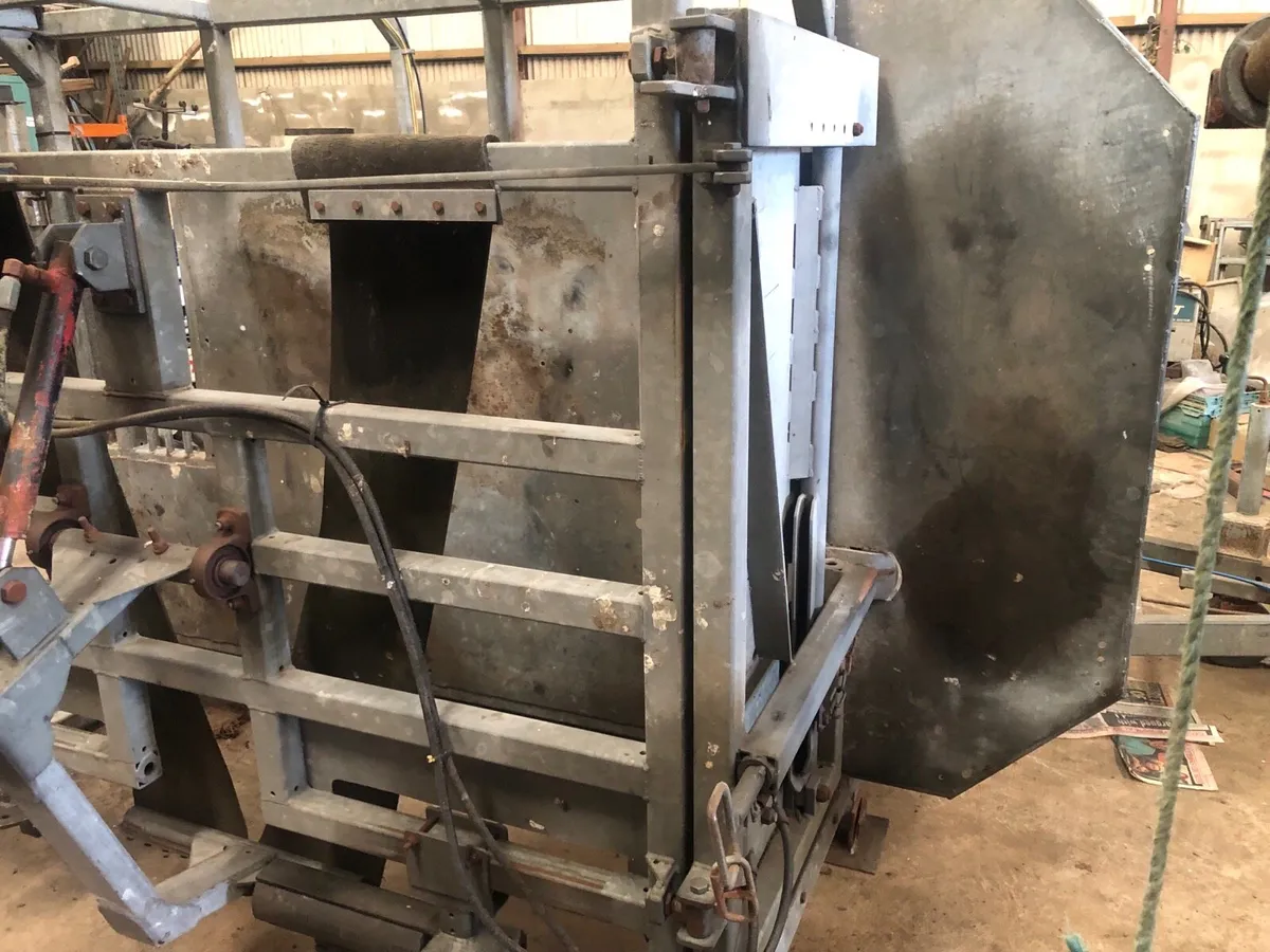 SALES / HIRE of Wopa 51's, Hoof Trimming Crushes - Image 4