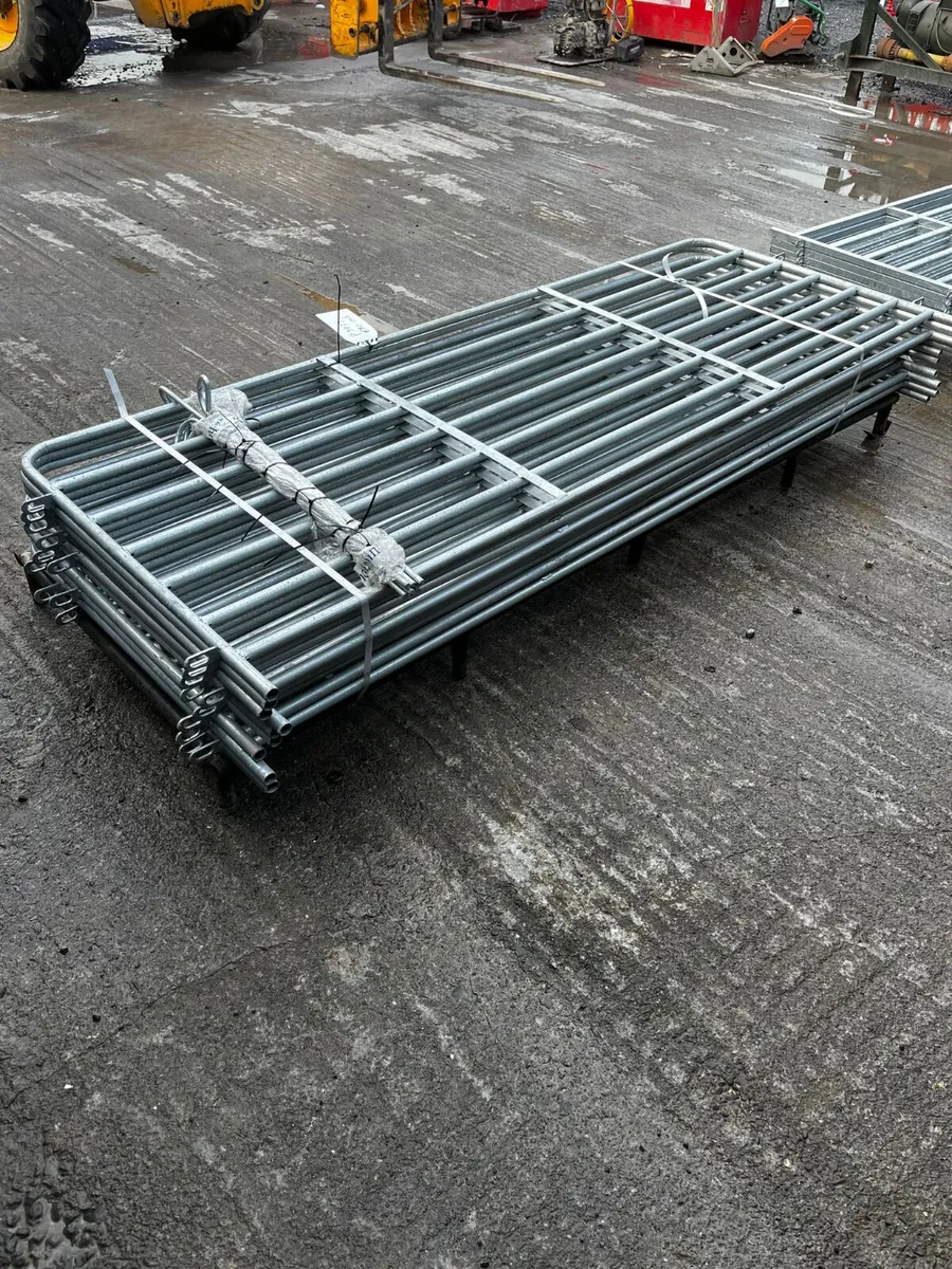 8ft Sheep Hurdles - Image 3