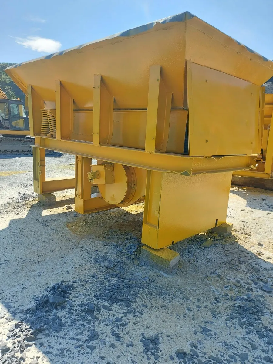 Crusher/ screener hopper - Image 3
