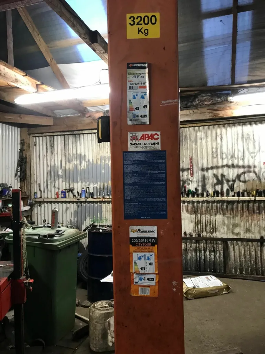 2 post lift - Image 1