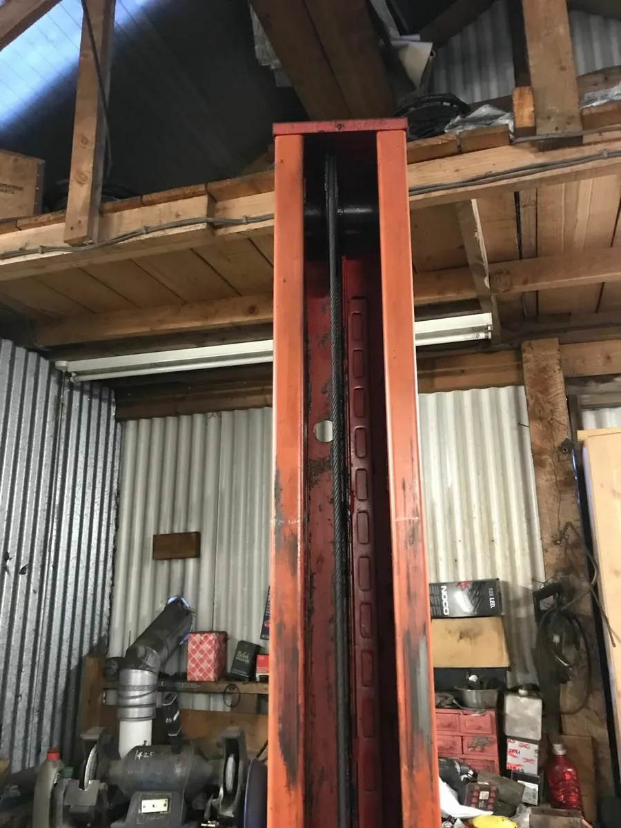 2 post lift - Image 2