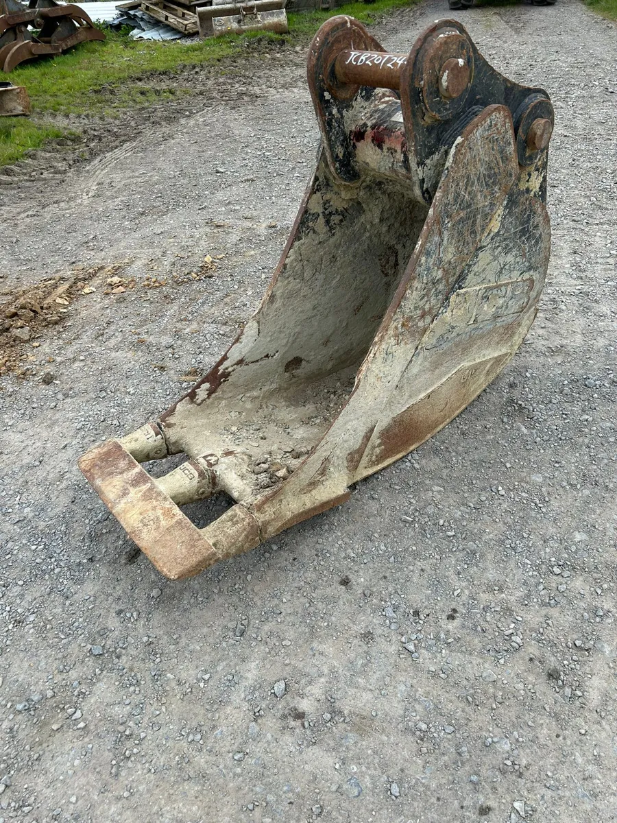 JCB 20 Ton 24” /600mm digging bucket - Image 3