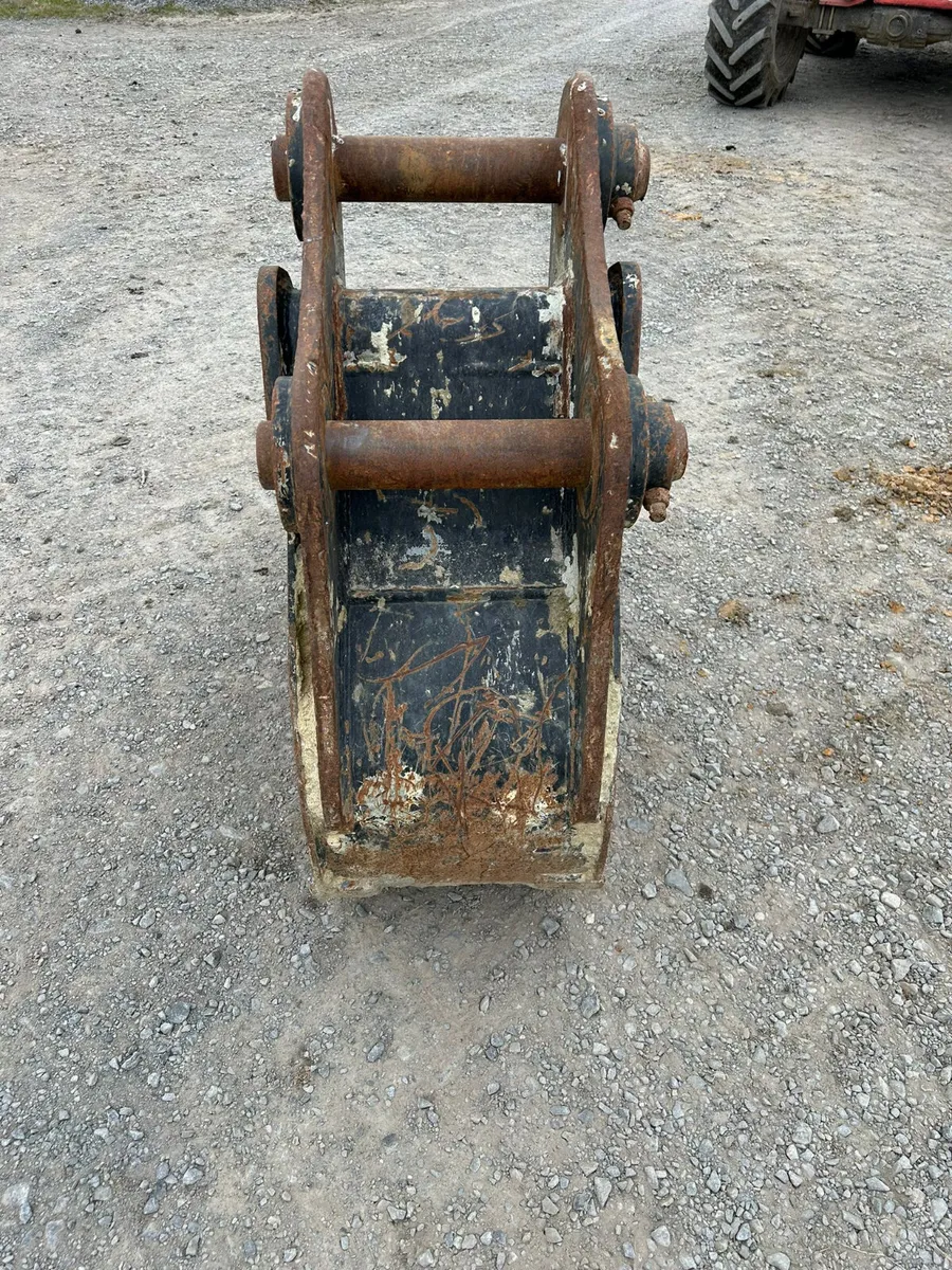 JCB 20 Ton 24” /600mm digging bucket - Image 4