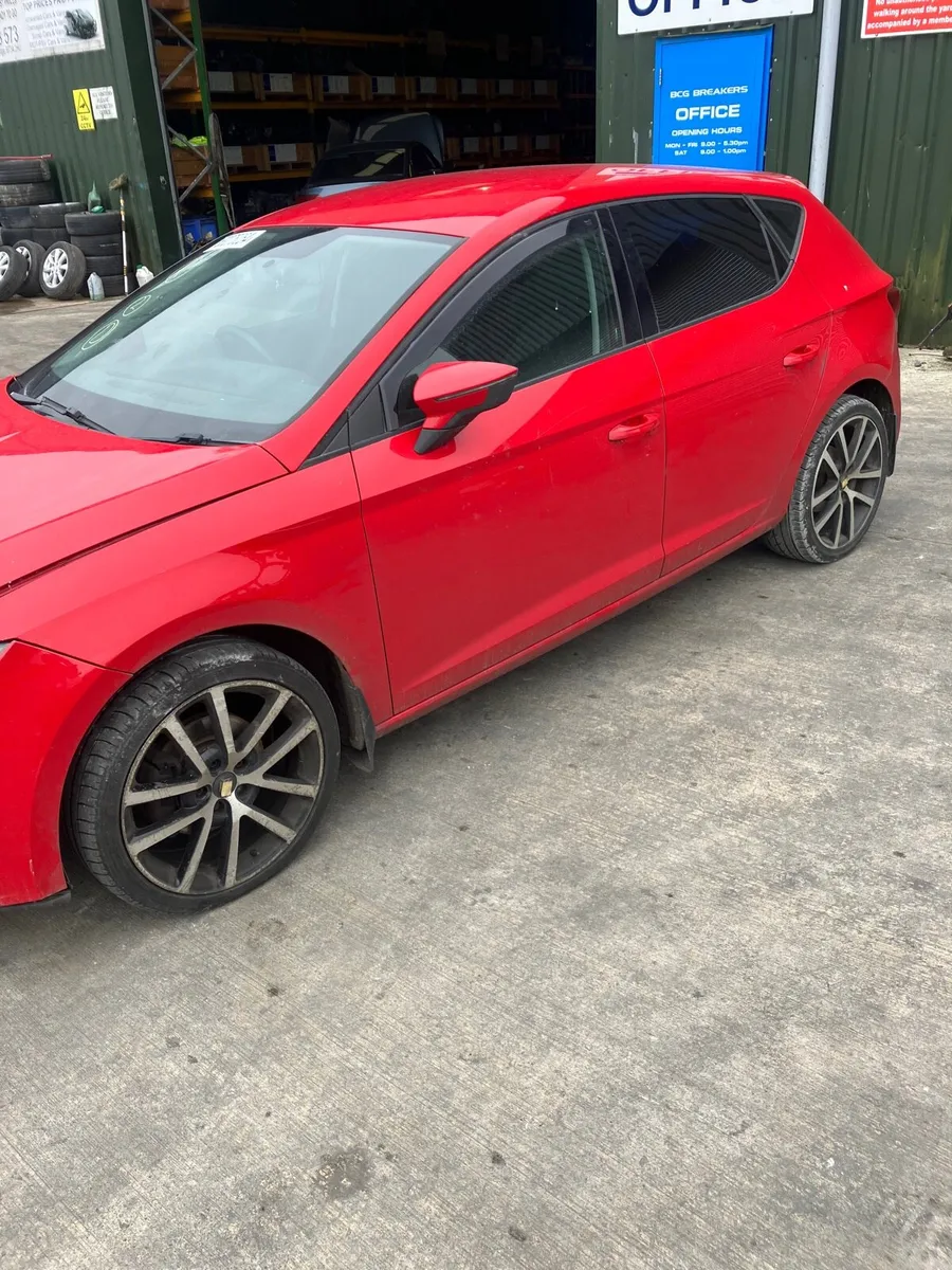 2015 seat Leon parts breaking - Image 2