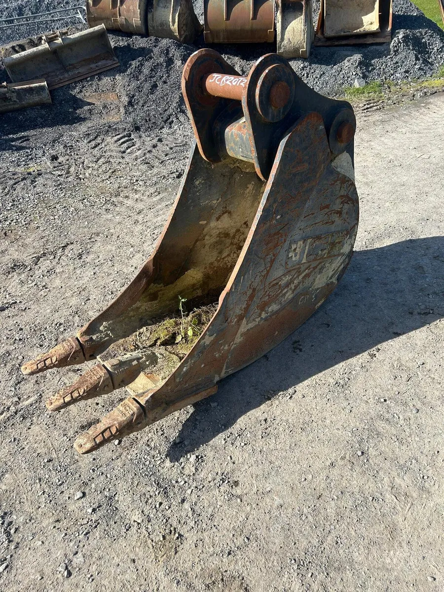 JCB 24” /600mm digging bucket - Image 2