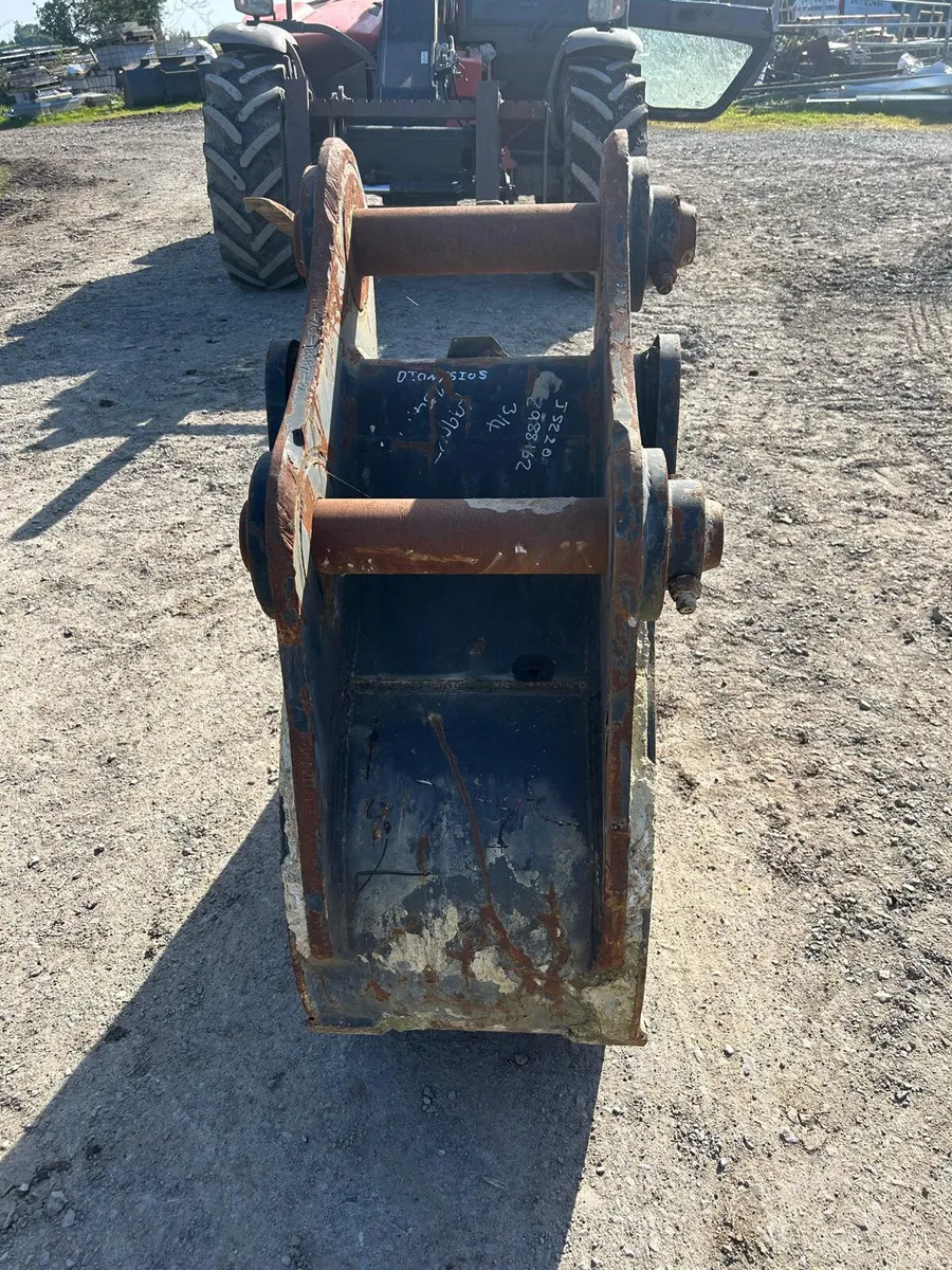 JCB 24” /600mm digging bucket - Image 4