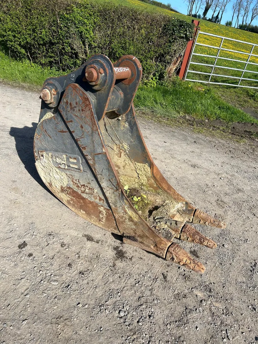 JCB 24” /600mm digging bucket - Image 3