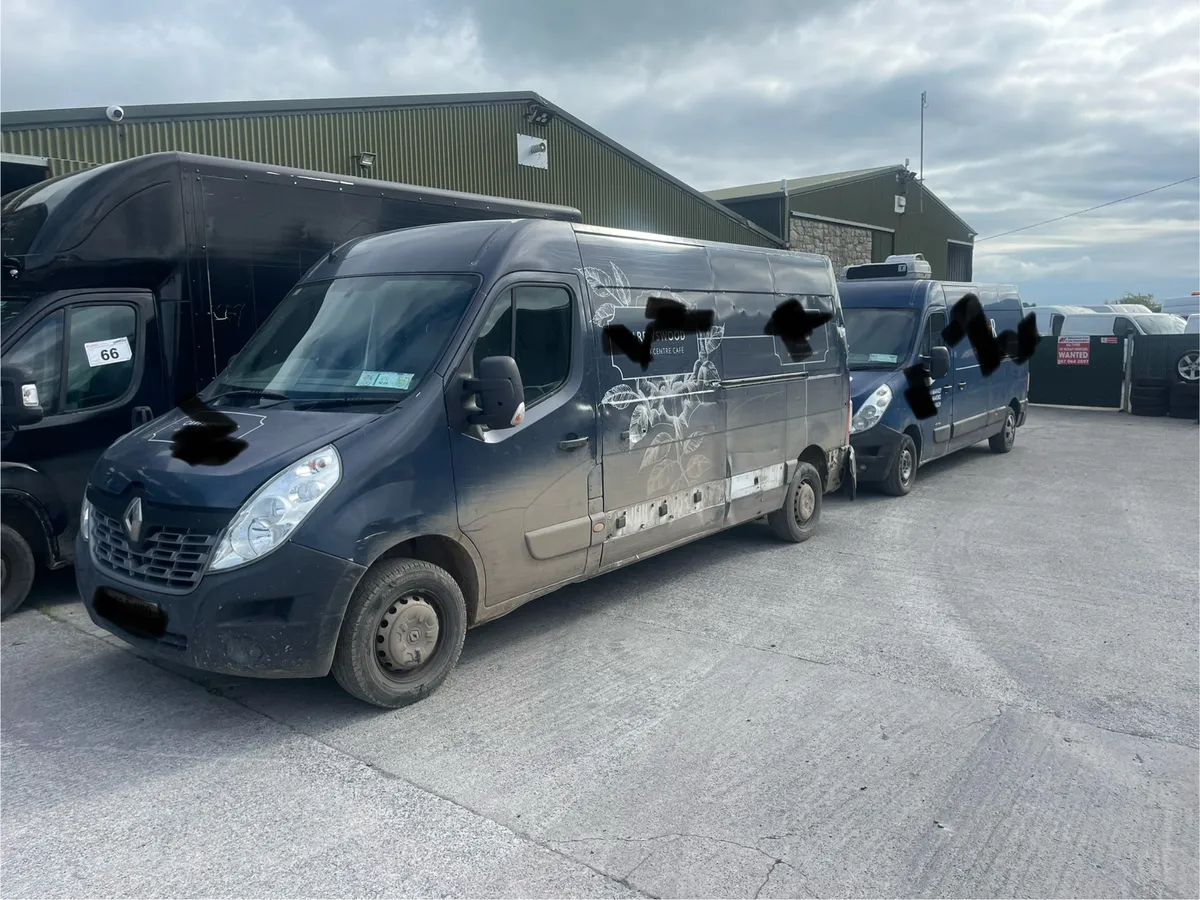 2015 and 2012 Renault master vans for dismantling