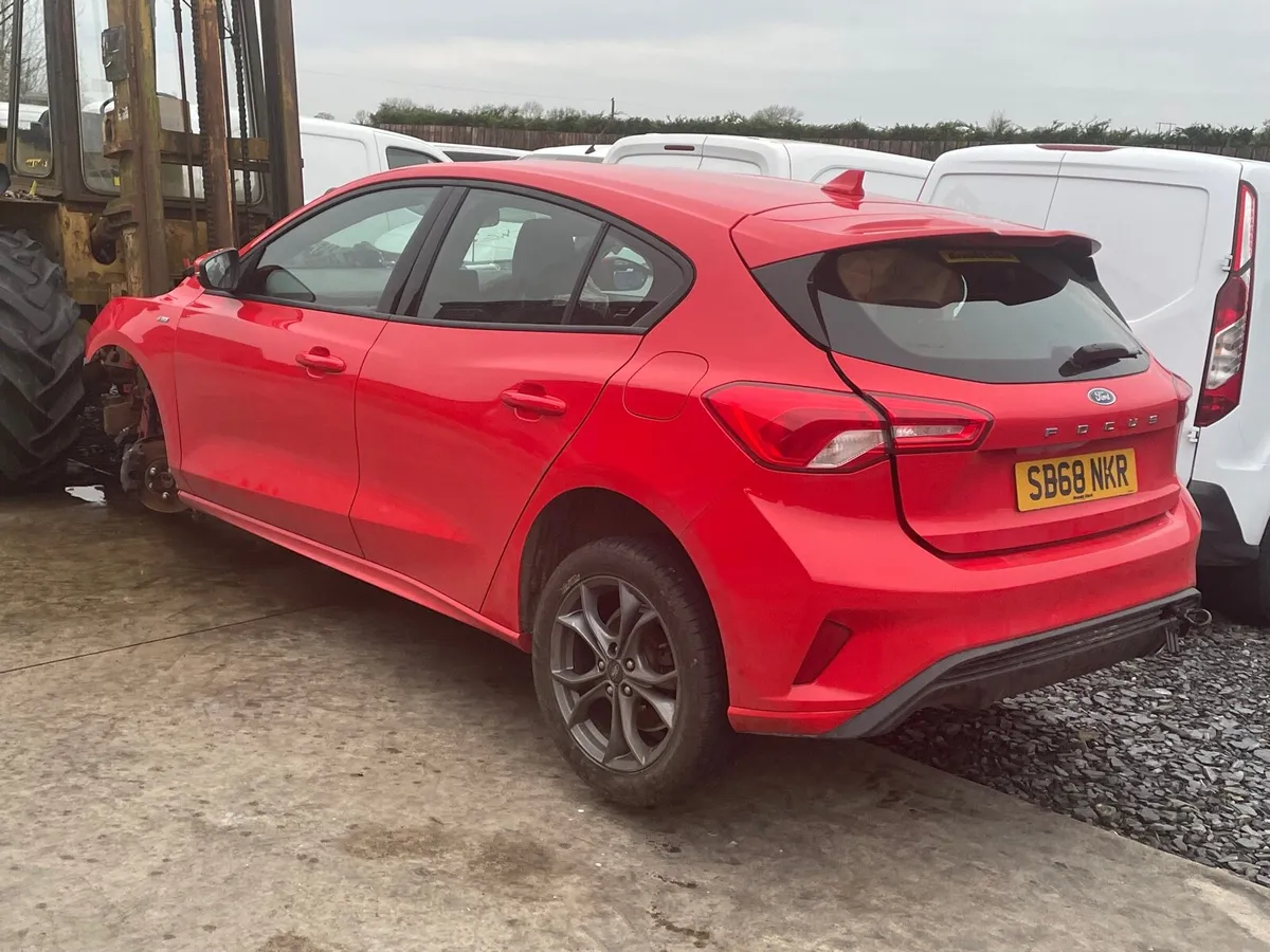 2019 Ford focus for breaking - Image 2
