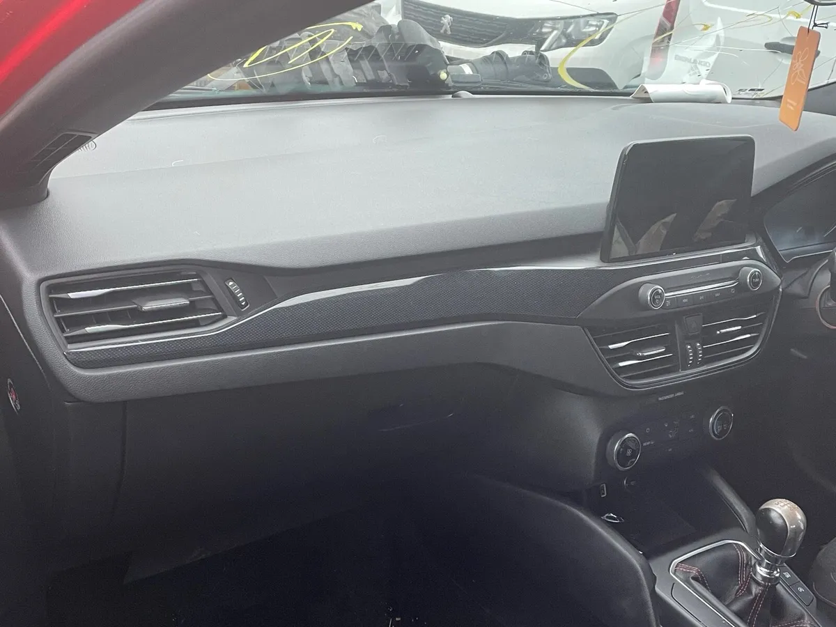 2019 Ford focus for breaking - Image 3