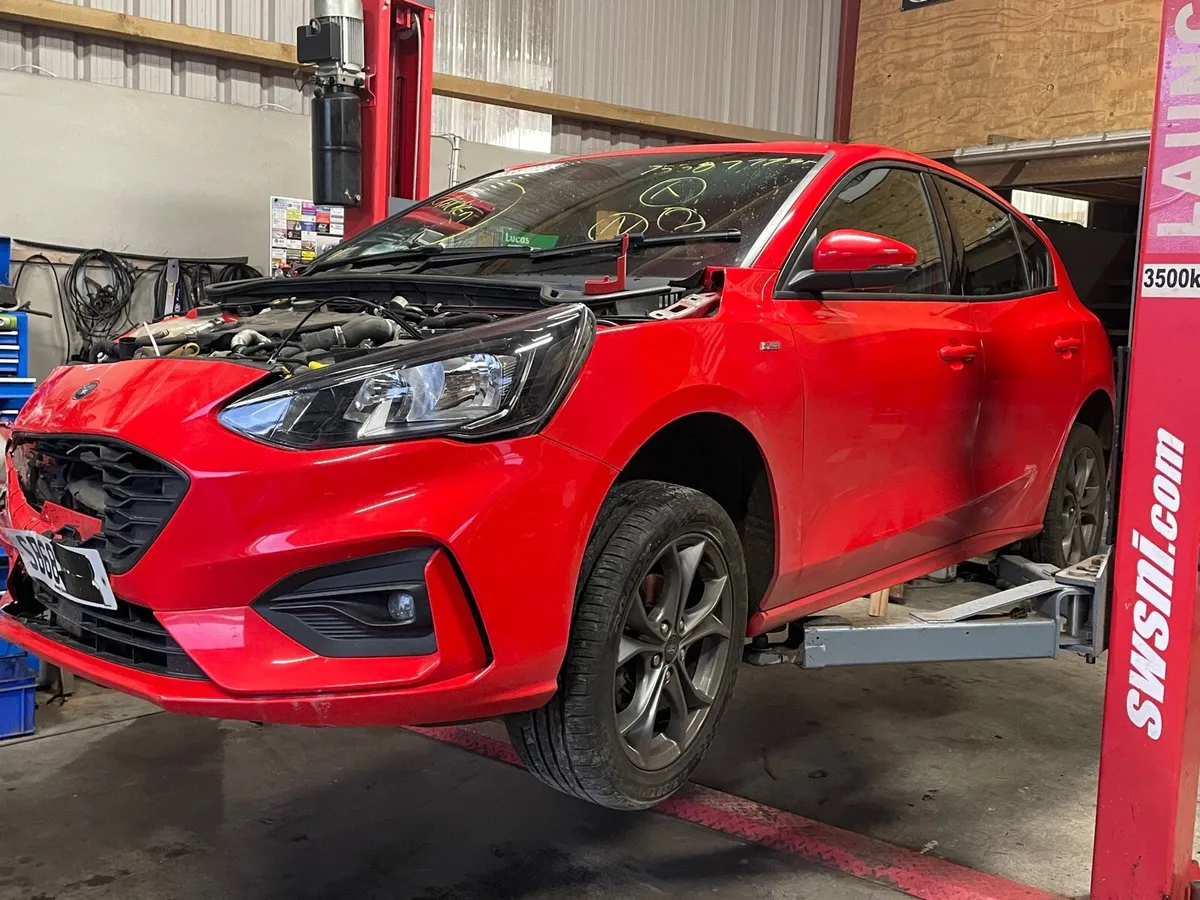 2019 Ford focus for breaking - Image 4