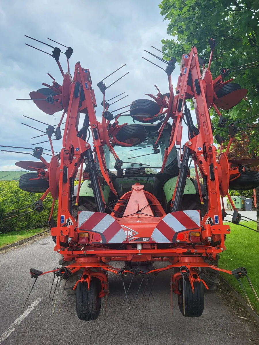 Kuhn GF 8712 tedder - Image 2