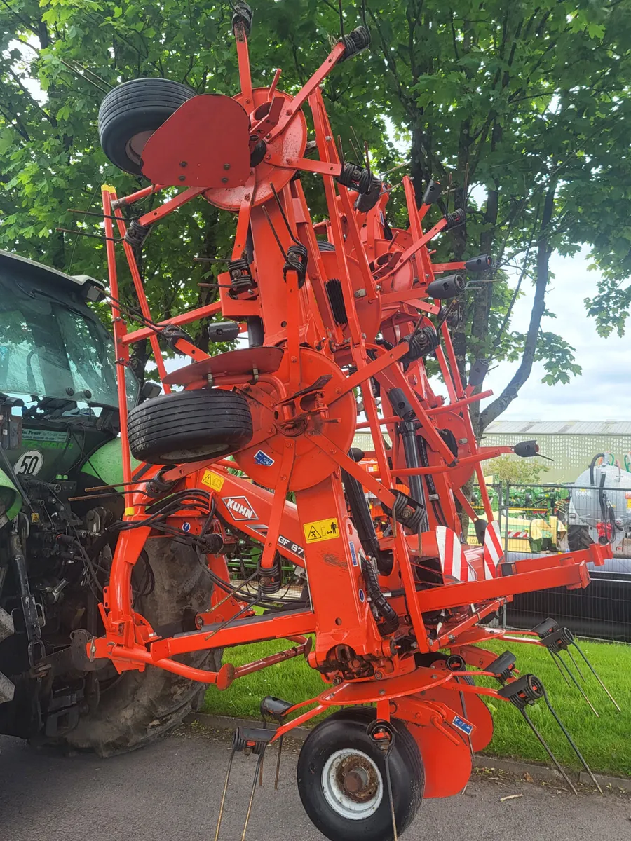 Kuhn GF 8712 tedder - Image 3