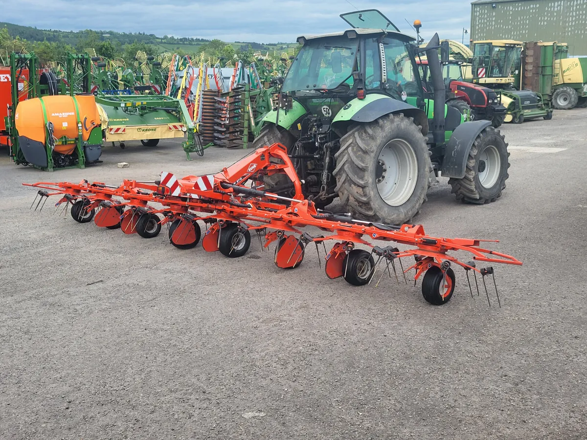 Kuhn GF 8712 tedder - Image 1