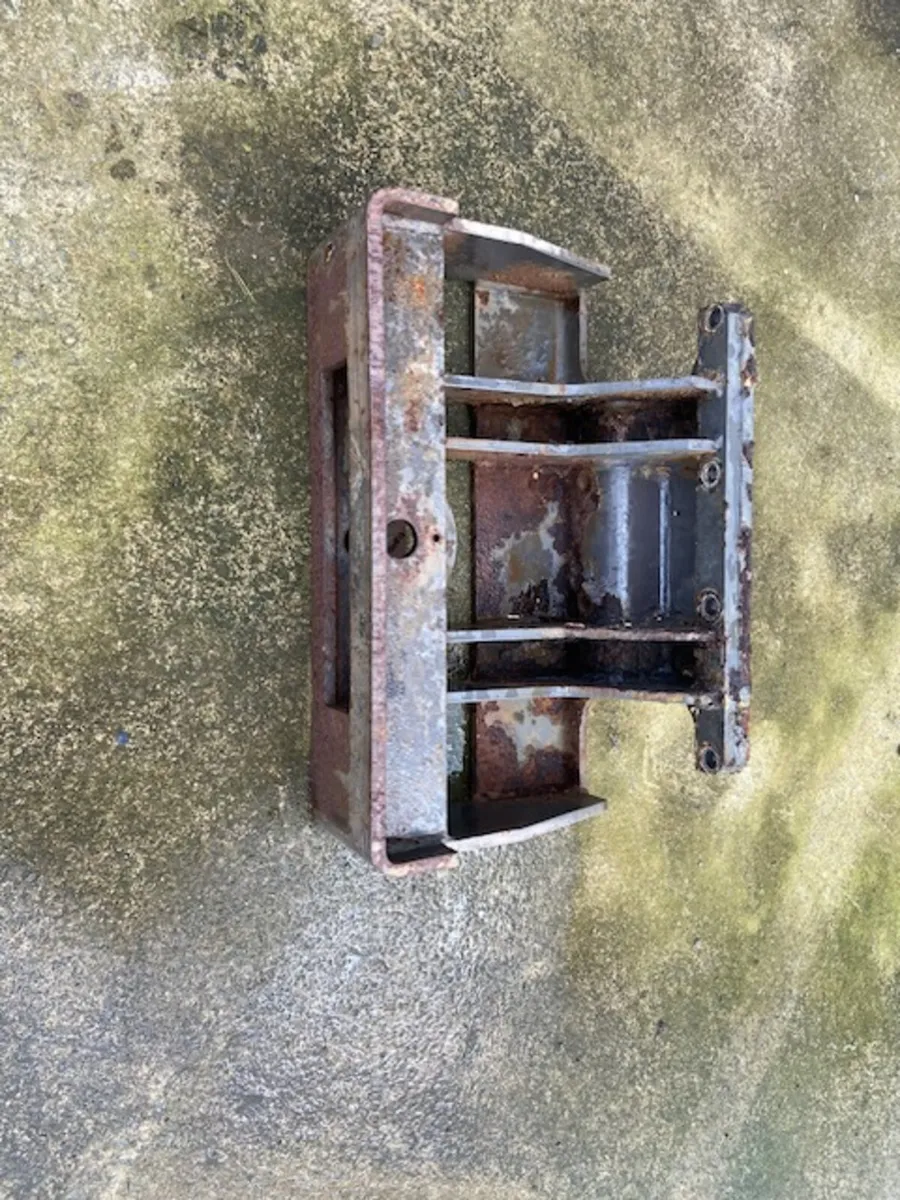 Weight Carrier suit MF 590, 290, 690 etc - Image 2