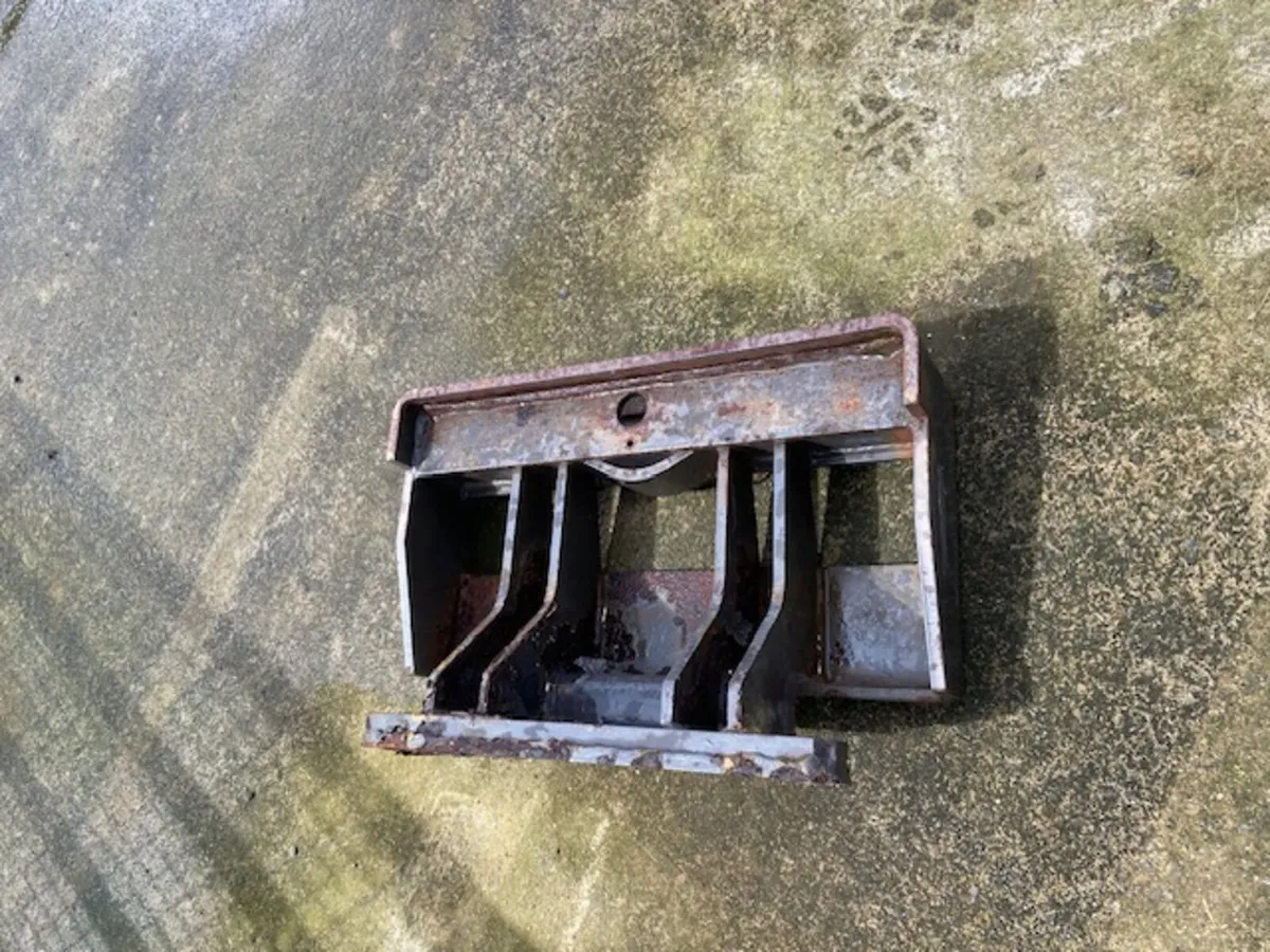 Weight Carrier suit MF 590, 290, 690 etc - Image 3