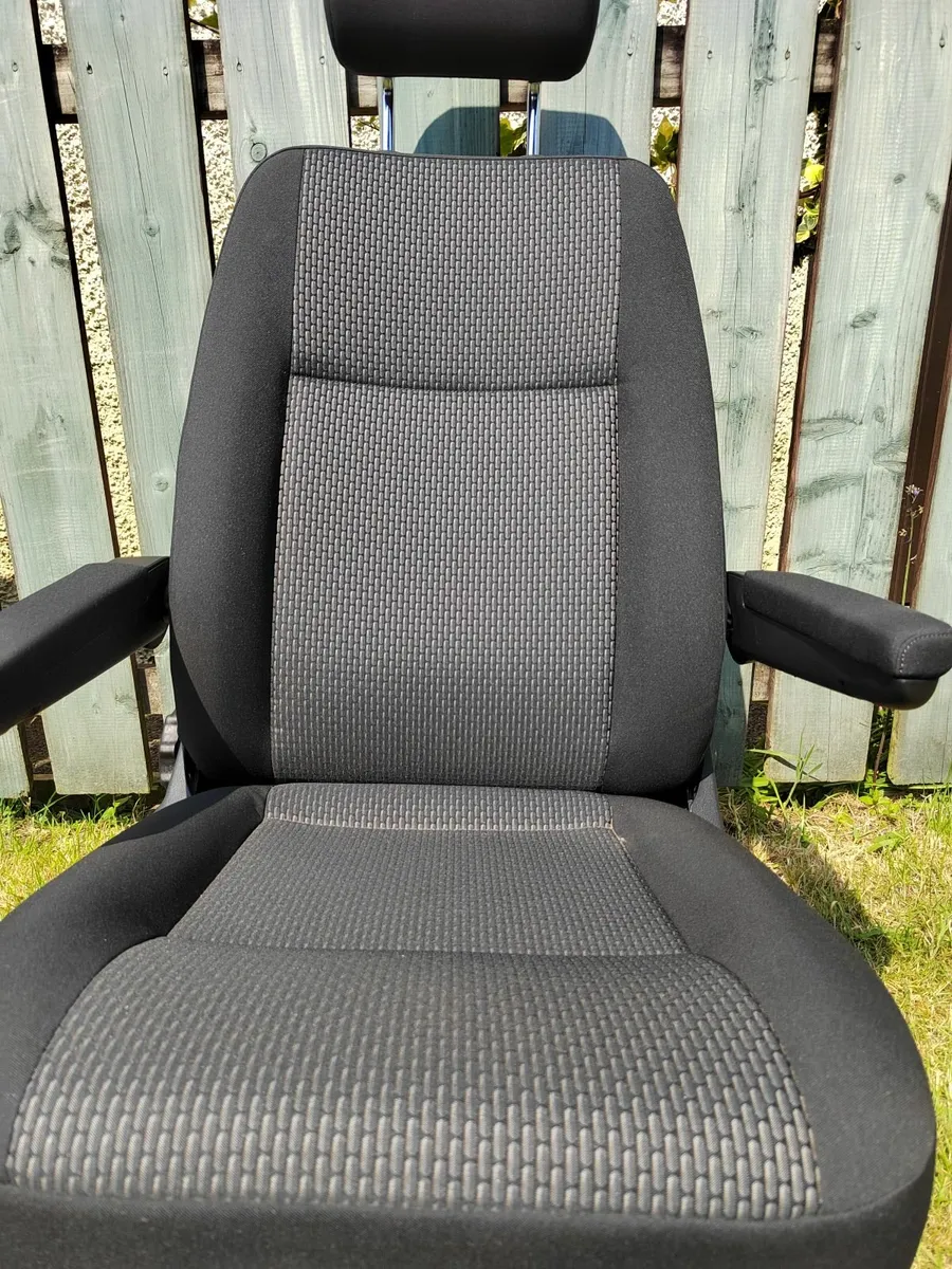 VW Transporter T6  Front Passenger Captains Seat - Image 4