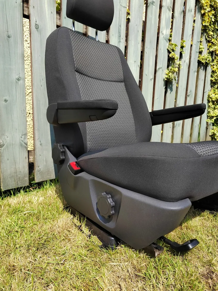 VW Transporter T6  Front Passenger Captains Seat - Image 3