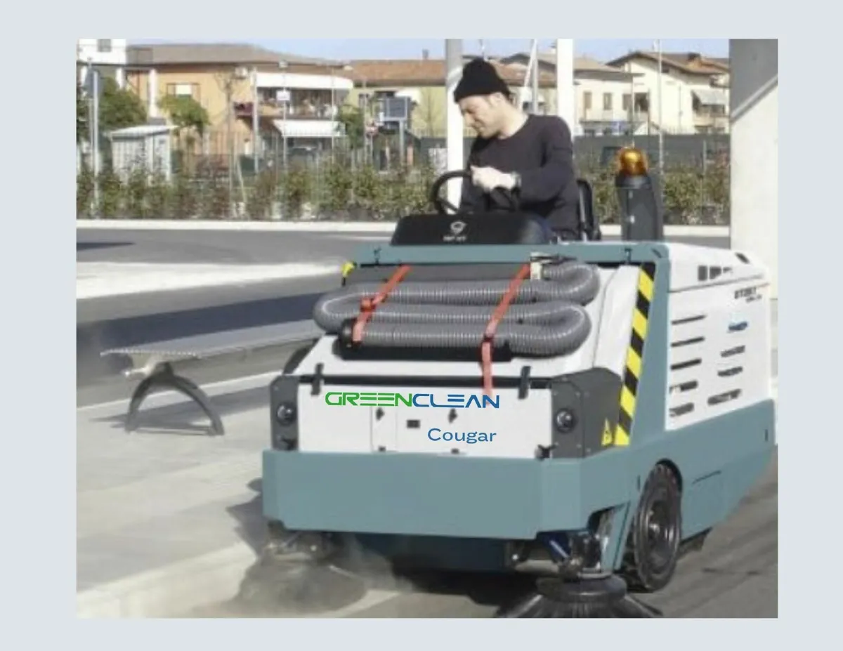 outdoor sweeper - Image 1