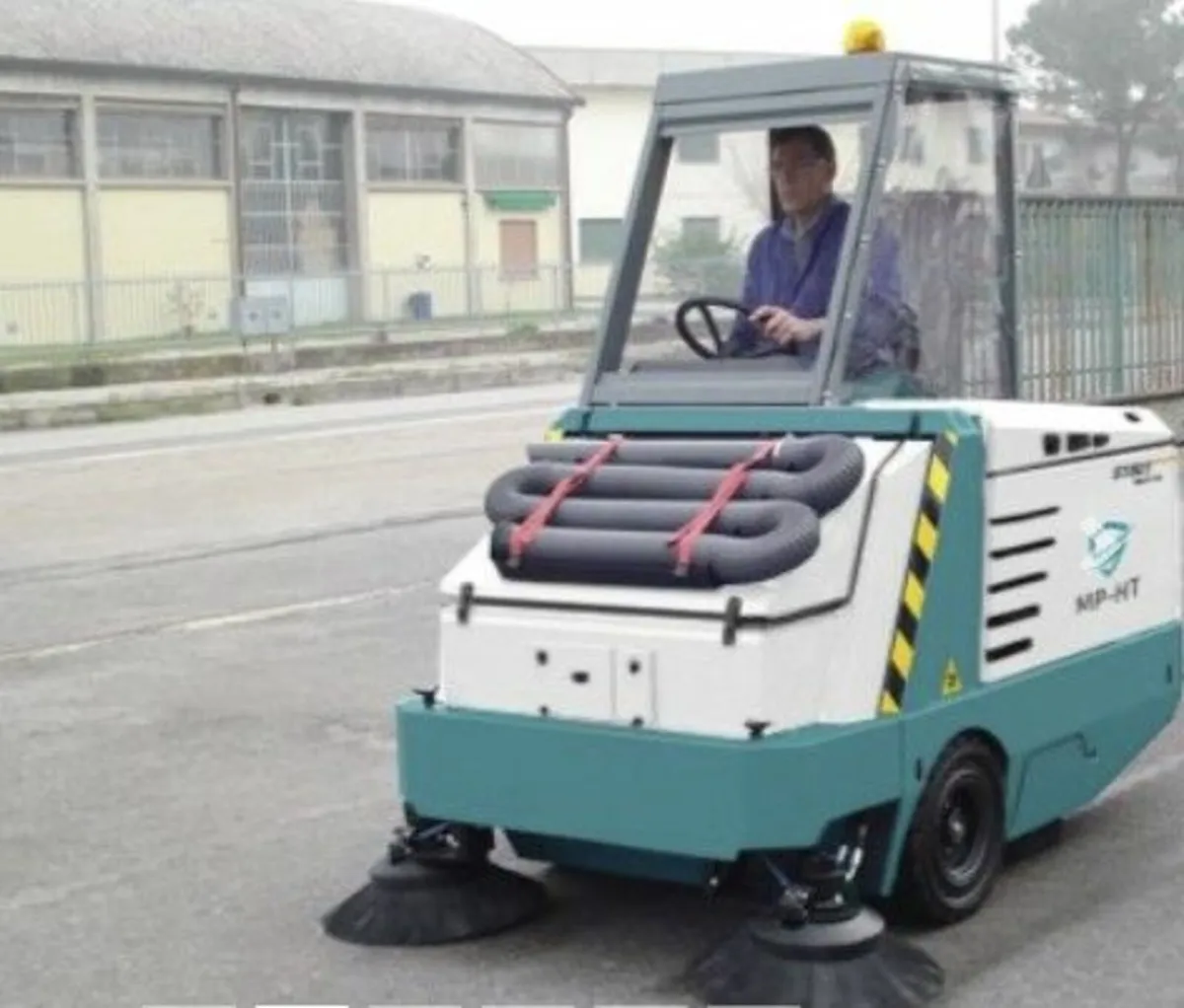 outdoor sweeper - Image 3
