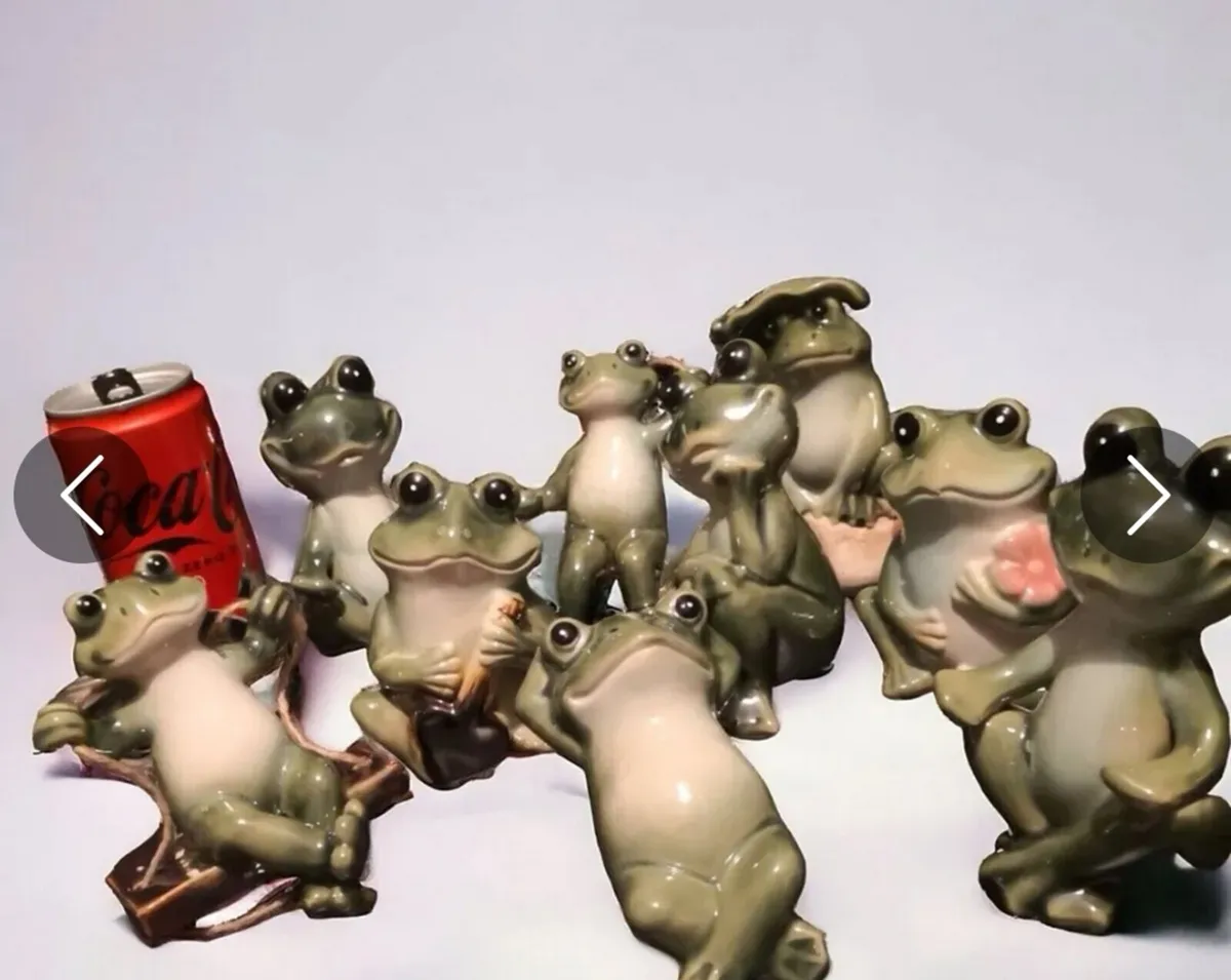 Unique Collection of large porcelain frogs - Image 2