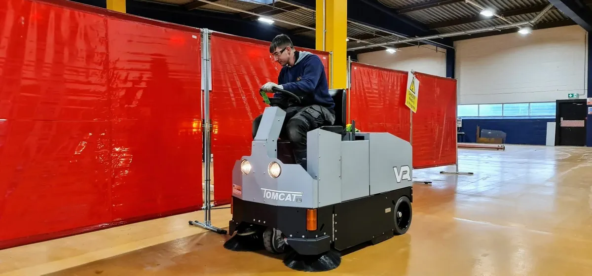 Tomcat VR Rider sweeper warehouse cleaning - Image 3