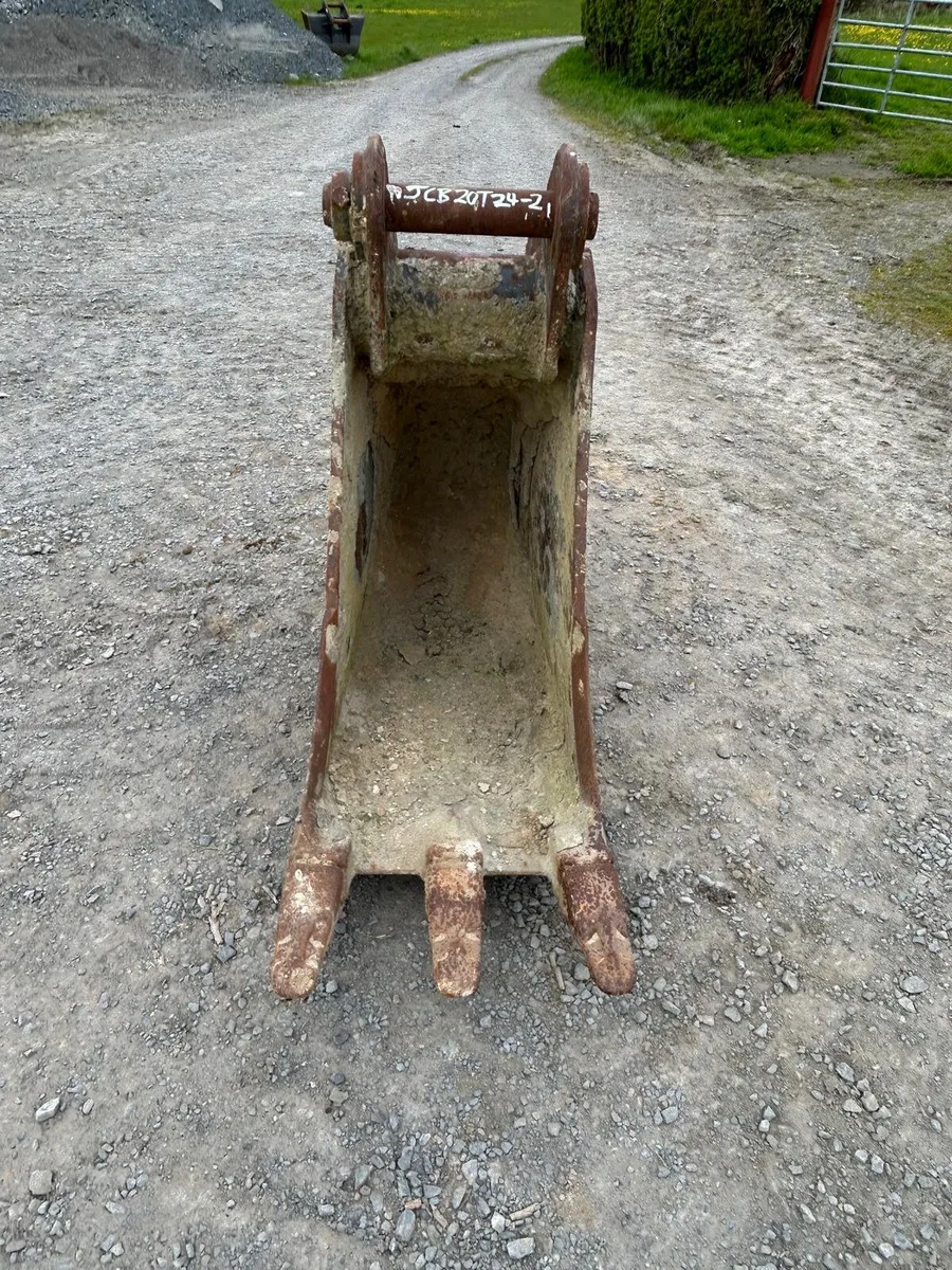 JCB 20 Ton 24” /600mm digging bucket - Image 1
