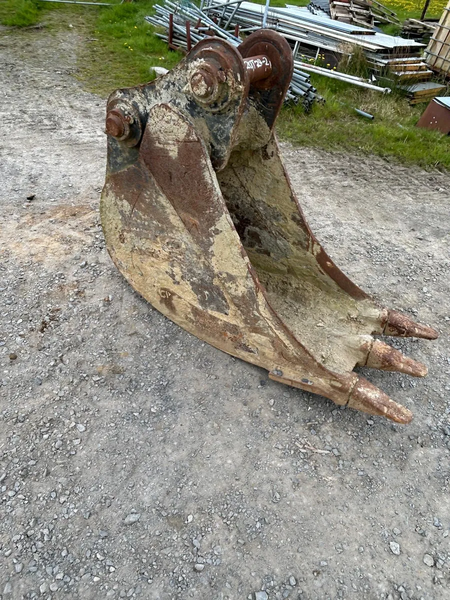 JCB 20 Ton 24” /600mm digging bucket - Image 2