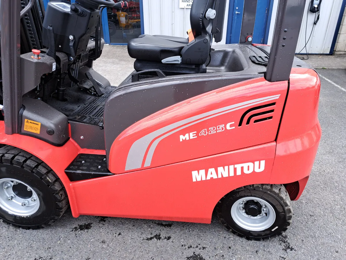 Manitou ME 425 C electric forklift - Image 3