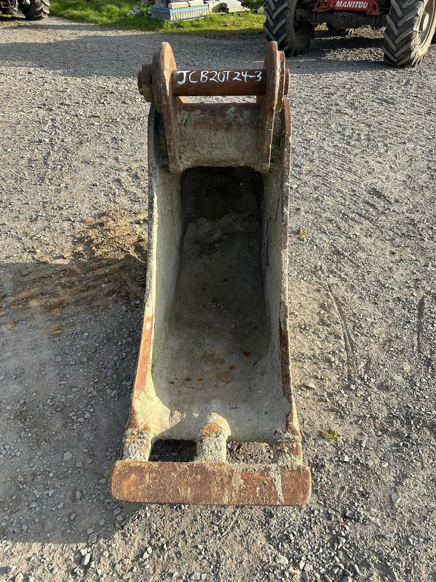 JCB 20 Ton 24” /600mm digging bucket - Image 1