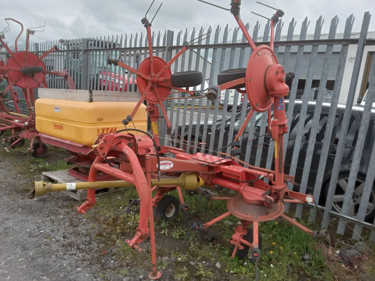 Kuhn four rotor tedder - Image 1