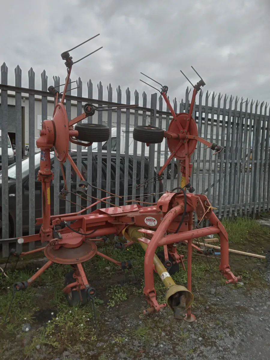 Kuhn four rotor tedder - Image 2