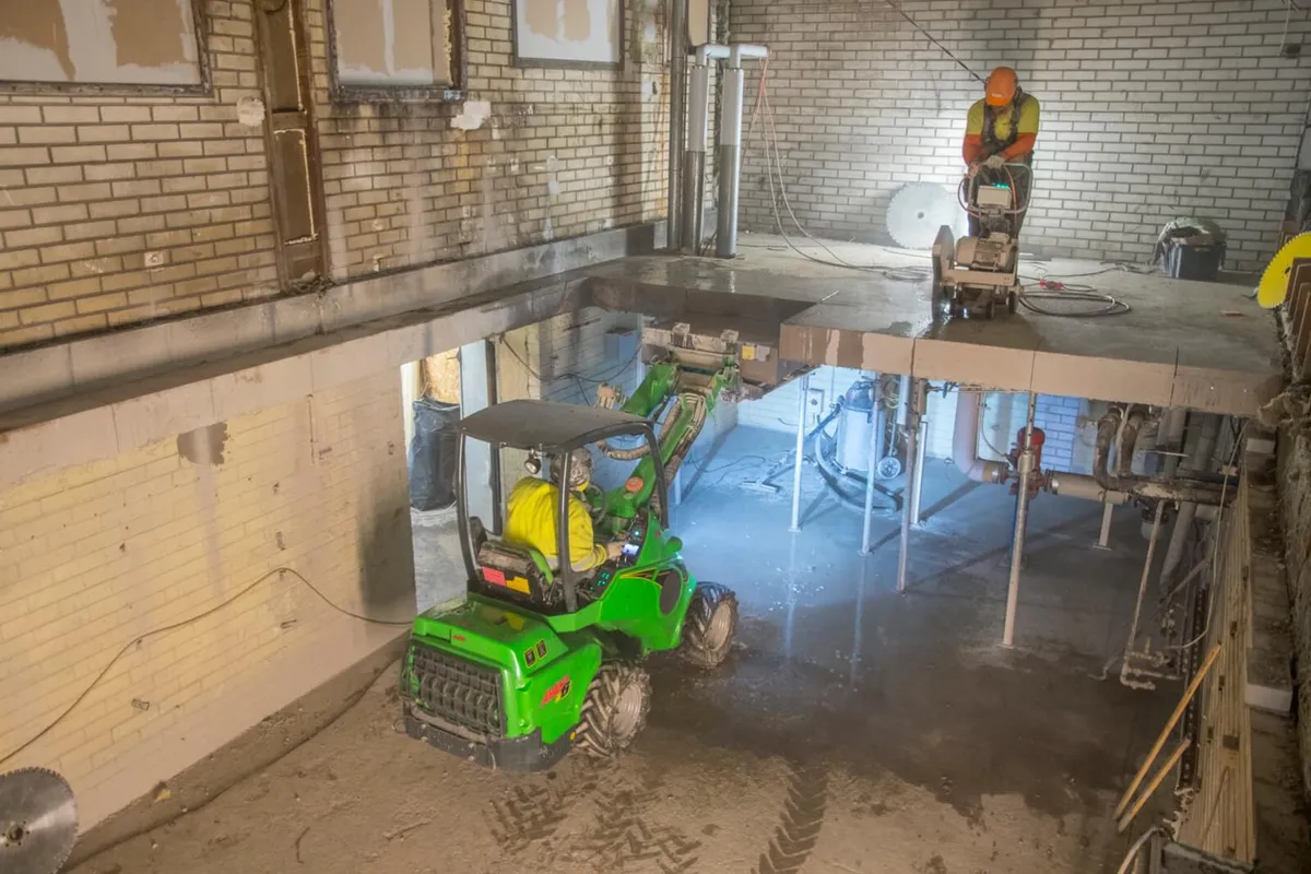 Avant Loaders - Image 1