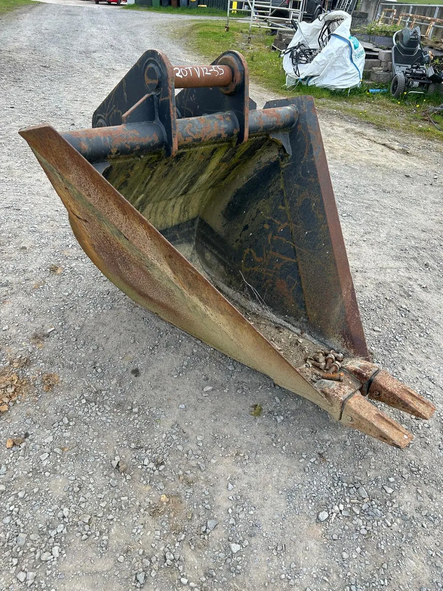 Trojan 20 Ton HD V-Drain Mounding bucket - Image 2