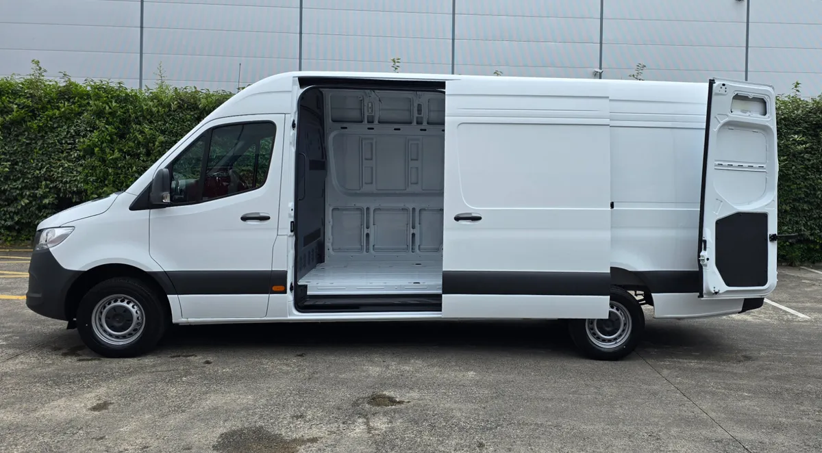 2026 Sprinter 319 LWB with Heavy Towing Capacity - Image 4