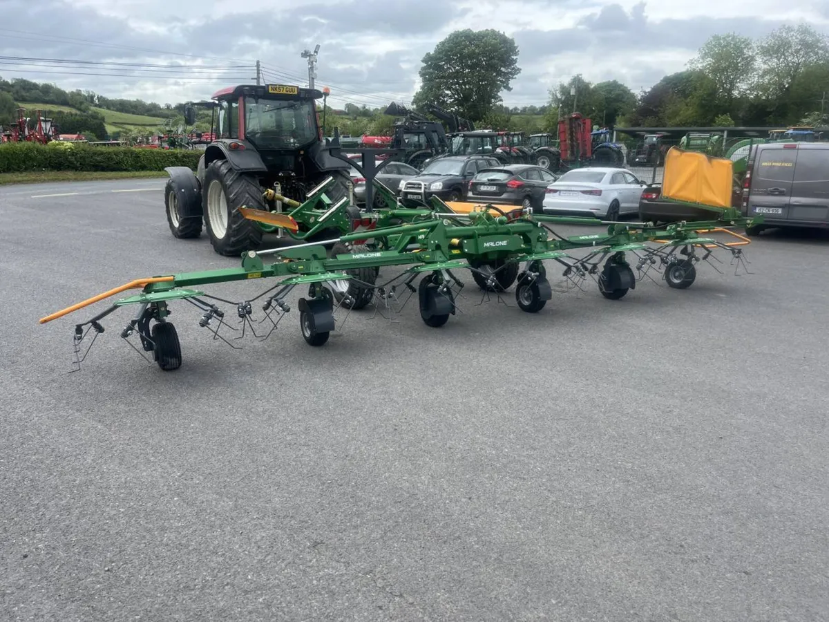Malone 6 Rotor Trailed Tedder - Image 3
