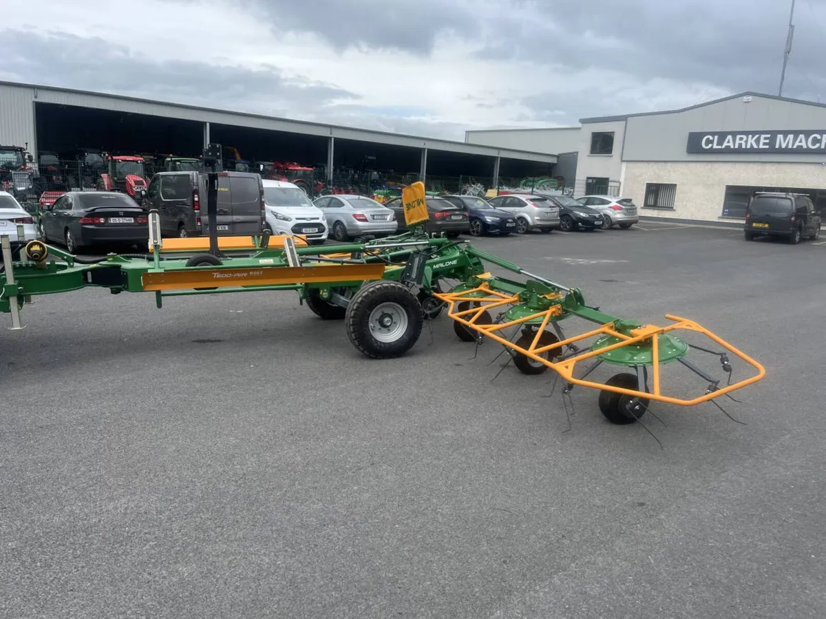 Malone 6 Rotor Trailed Tedder - Image 4