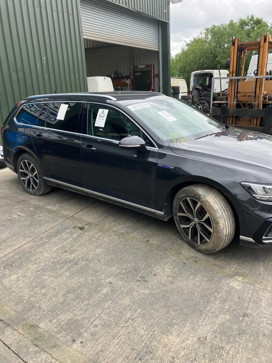 2020 vw Passat estate gte parts breaking - Image 2